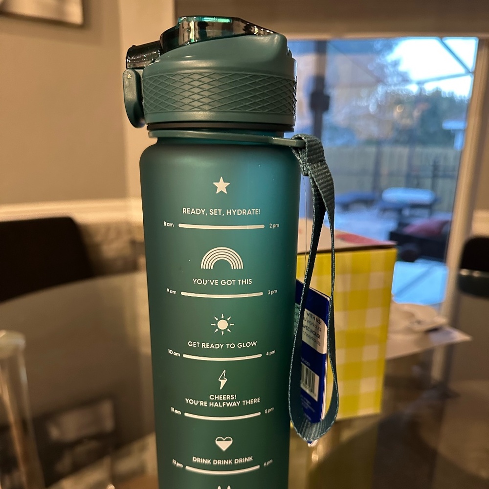 POPSUGAR 32 fl oz water bottle